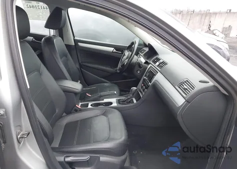 2013 Volkswagen Passat 2.5L Se z USA, uszkodzony, nr VIN 1VWBP7A34DC110198